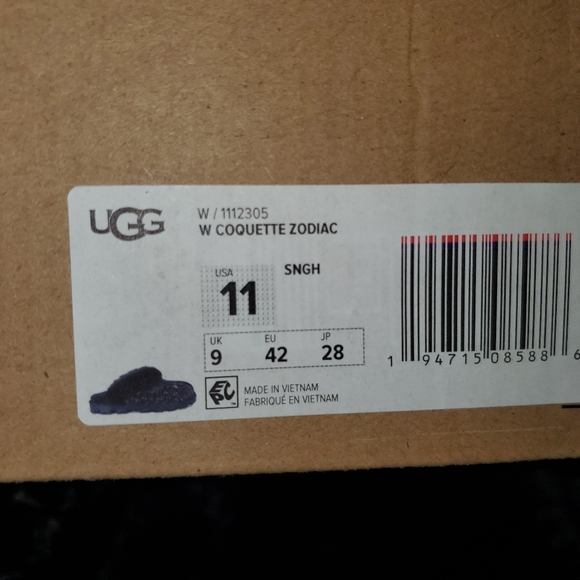 NIB UGG Slipper - Picture 5 of 5